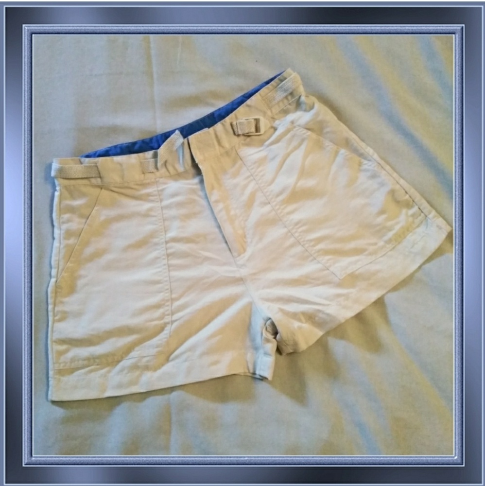 🌺BEIGE SHORTS